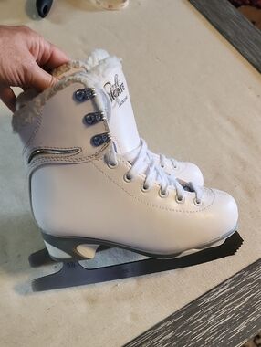 Soft SKATE by Jackson Kids Figure Skates. Size 2